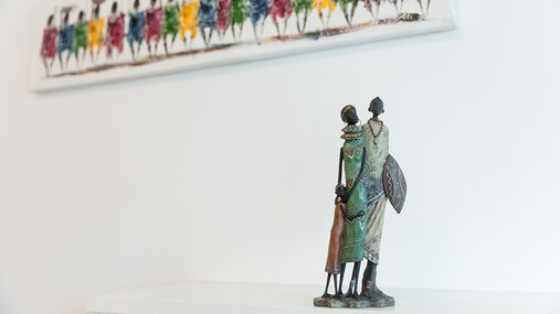 Behandlungsraum Afrikanische Statuette
